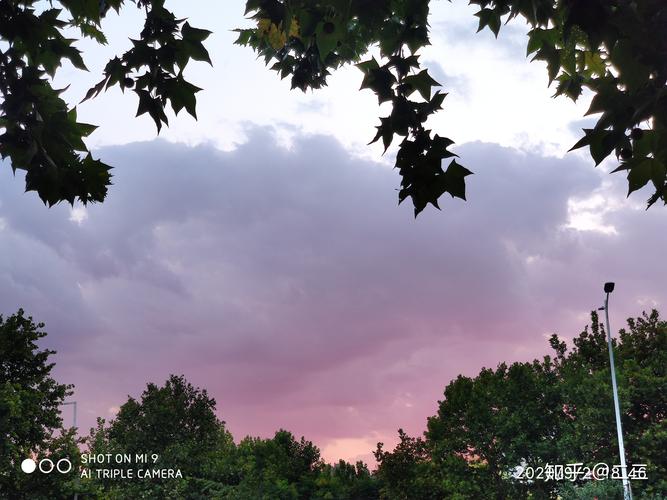 网友拍到哪吒2晚霞,网友拍到哪吒2晚霞是真的吗