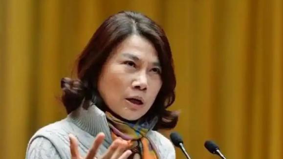董明珠谈格力拒贴牌,董明珠接手格力的时候,格力情况